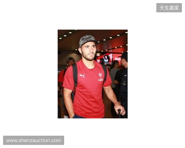 英超官方晒出图片：阿森纳U15全员抵达北京